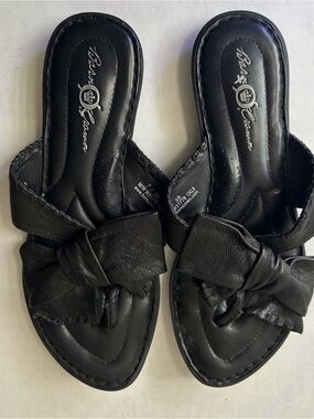 Born Crown Women's Black Leather Bow Thong Flat Slide Sandals Sz 7/ 38